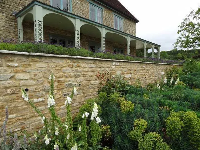 Farmhouse Garden, Somerset – garden design by Laurence Maunder
